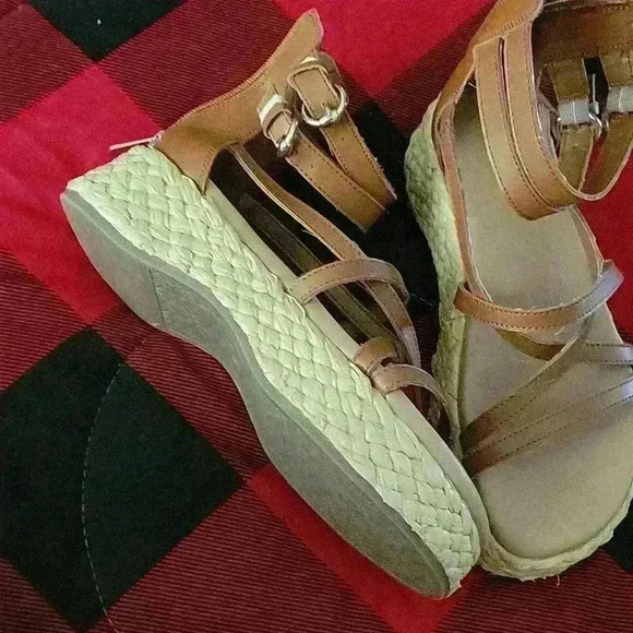 Like new Sam‎ & libby platform sandles ankle straps - Picture 2 of 4